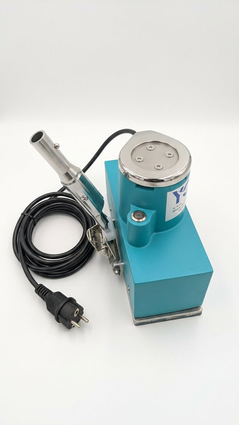Small deck scrubbing machine "Deckie"