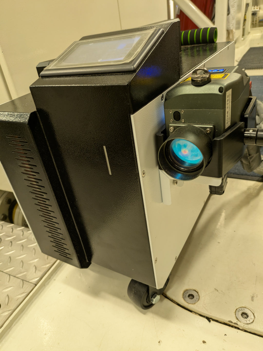 Laser cleaning machine