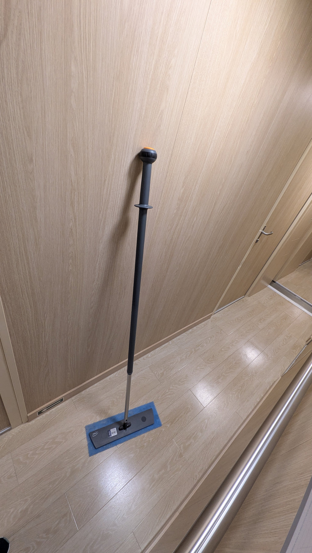 Vikan Aluminium Top-Adjustable Handle, 1220 - 1770 mm, Ø31 mm, Click-on